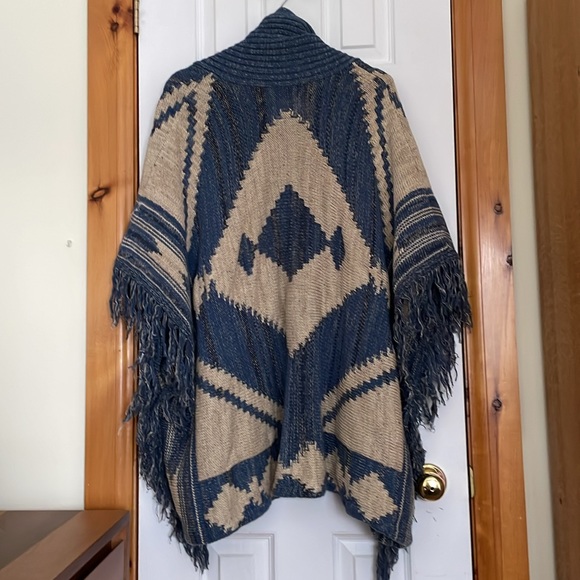 Beautiful blue and beige Lauren sweater cape. - Picture 3 of 5